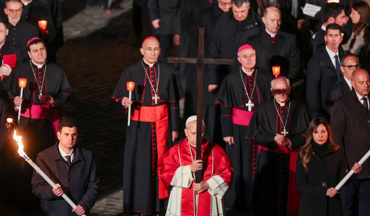 Papa franciscus un koloseum daki cuma ayini orta dogu ve ukrayna ya yonelik mesaj i cerdi 58625