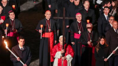 Papa franciscus un koloseum daki cuma ayini orta dogu ve ukrayna ya yonelik mesaj i cerdi 58625