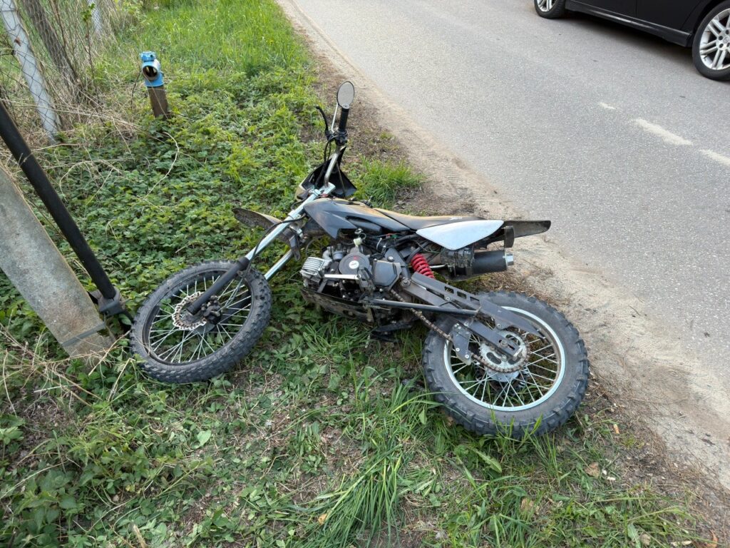 paw owice de kayitsiz motosiklet kazasi genc surucu yaralandi yasal sonuclar bekleniyor 67268