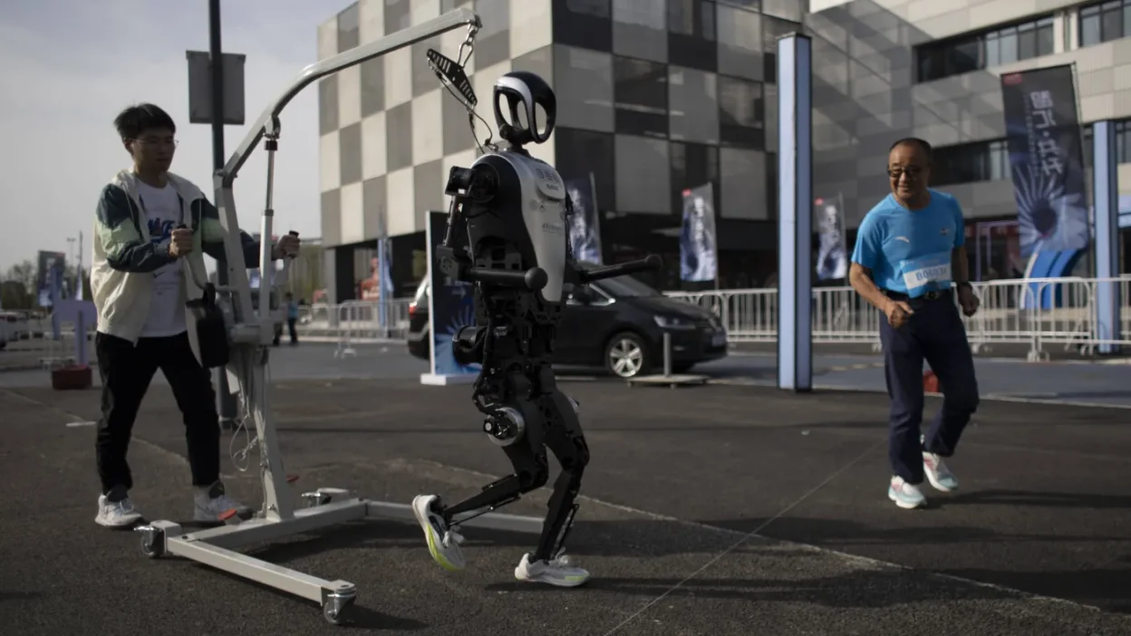 Pekin de bir i novasyon robot dunya rekorunu asti 63393