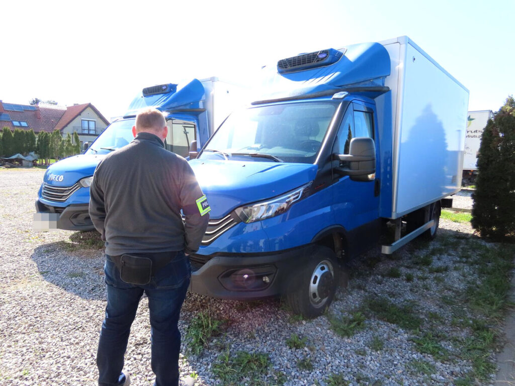 piasecznie polisi yaklasik 500 bin z oty degerinde araclari hizla ele gecirdi 65982