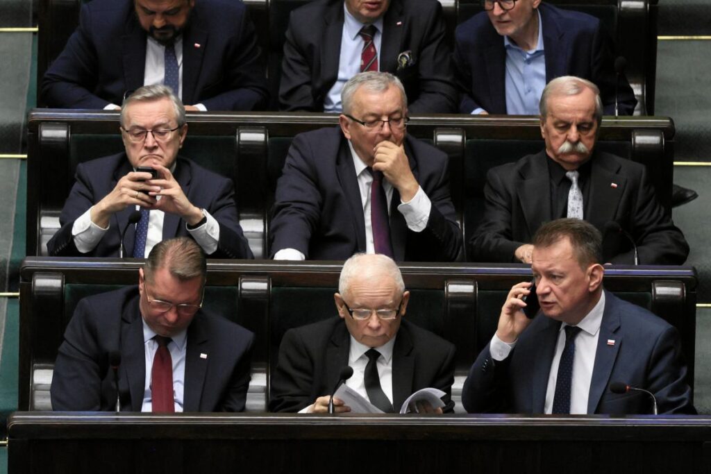 pis i cinde yeni bir hareket morawiecki nin dernegi ve kaczynski nin uyarisi 62916