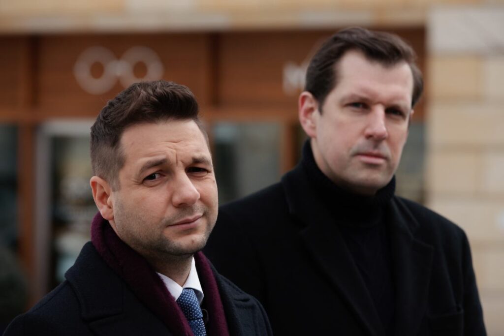 pis i cindeki catismalar kaczy ski nin basbakan adayi belirlemesiyle i liskilendiriliyor 63439