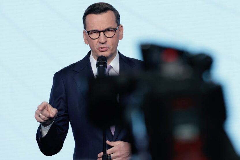 Pis i cindeki yeni olusum ve kaczy ski nin tepkisi partide ayrisma mi 63184
