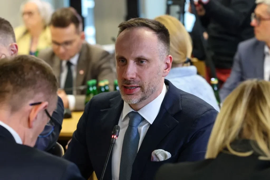 pis kulubu uyesi janusz kowalski i stifa etti partiden de ayrilacak 67625