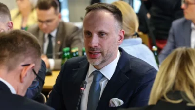 Pis kulubu uyesi janusz kowalski i stifa etti partiden de ayrilacak 67625