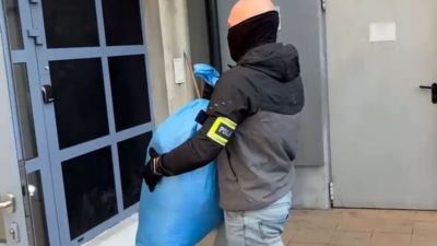 Polis operasyonunda 133 kilodan fazla uyusturucu ve silah ele gecirildi 65390