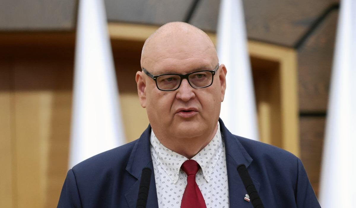 Polonya anayasa mahkemesi baskani kararlarin yayinlanmasi i cin hukumete cagrida bulundu 62700