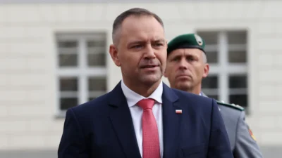 Polonya anayasa mahkemesi hakimleri yemin edecek cumhurbaskani katilmayacak 59950