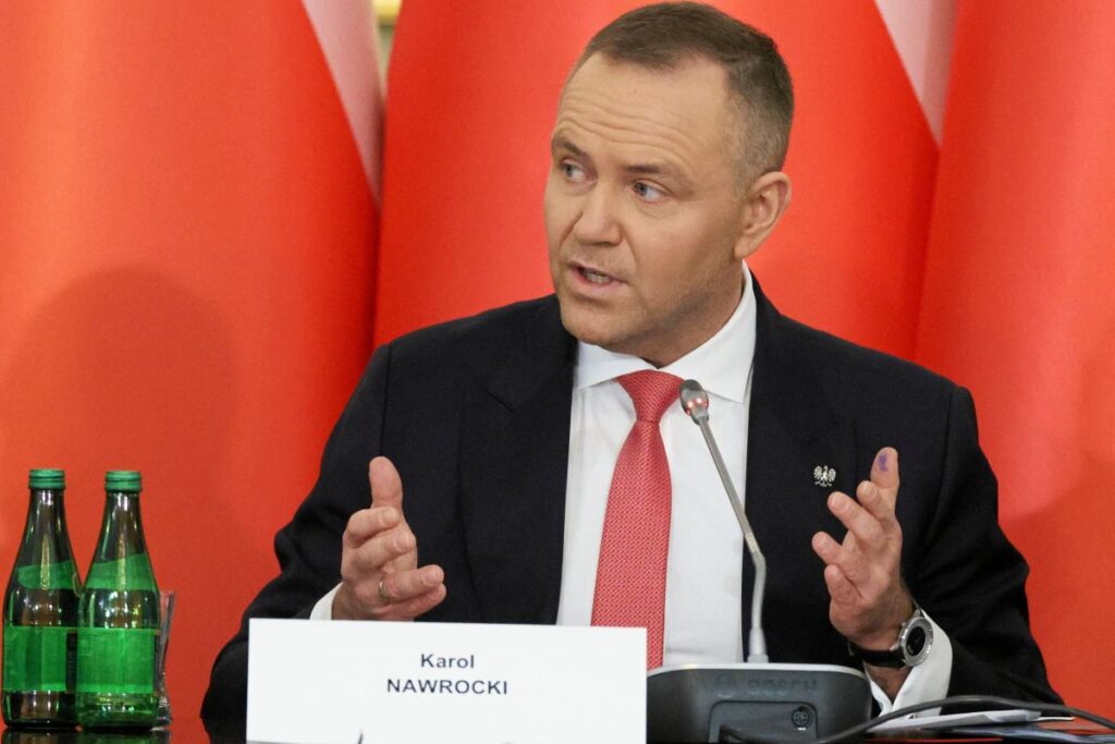 polonya anayasa mahkemesi hakimleri yemin etmek i cin cumhurbaskani ni cagirdi 59627