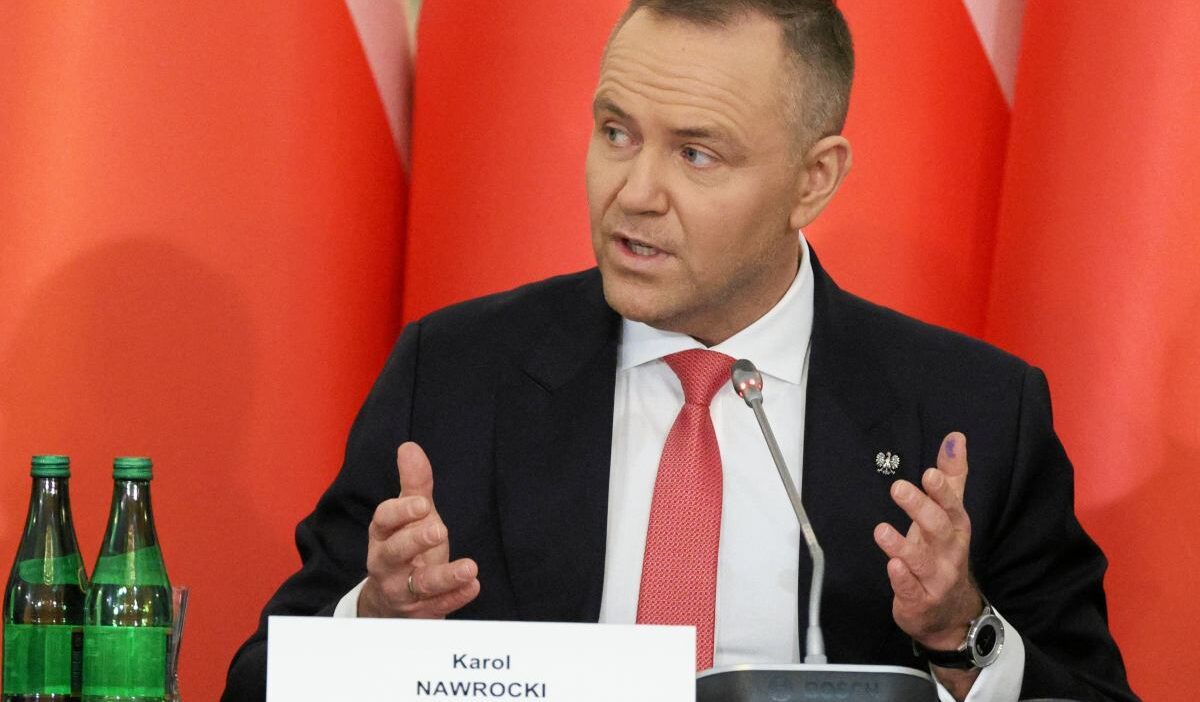 Polonya anayasa mahkemesi hakimleri yemin etmek i̇çin cumhurbaşkanı'nı çağırdı 1 Polonya anayasa mahkemesi hakimleri yemin etmek i cin cumhurbaskani ni cagirdi 59627