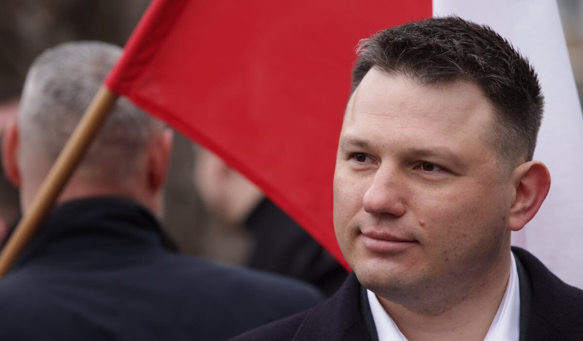 Polonya anayasa mahkemesi hakimleri yemin etti cumhurbaskanligi i tiraz etti 60222