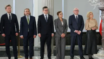 Polonya anayasa mahkemesi hakimlerinin yemin etme sureci cumhurbaskani nin yasal yukumlulugu 60428