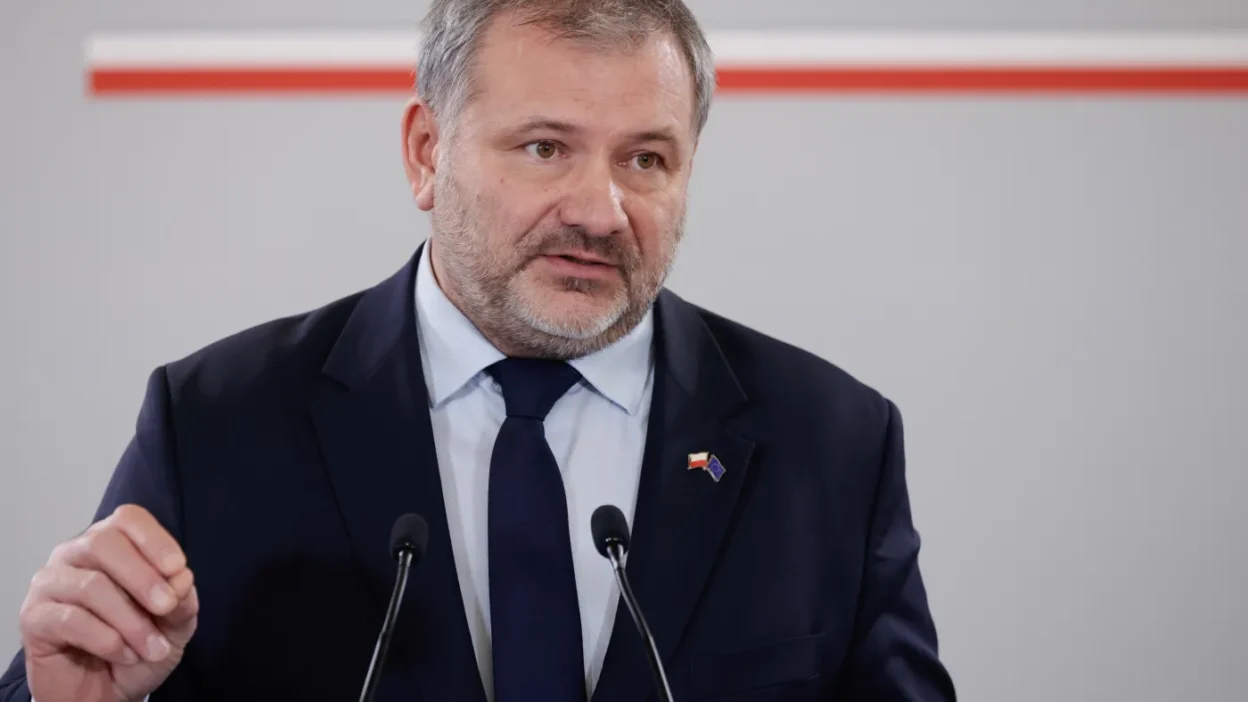 Polonya anayasa mahkemesi krizinde yeni aşama: żurek, cumhurbaşkanı'nı harekete geçmeye çağırdı 1 Polonya anayasa mahkemesi krizinde yeni asama urek cumhurbaskani ni harekete gecmeye cagirdi 57795