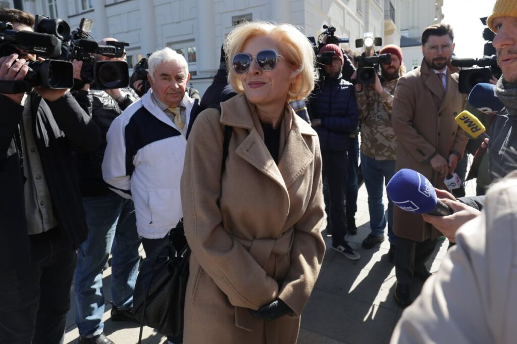 polonya anayasa mahkemesi nde gorev baslamayan hakimler ve baskanlik vetosunun yaratigi belirsizlik 59630