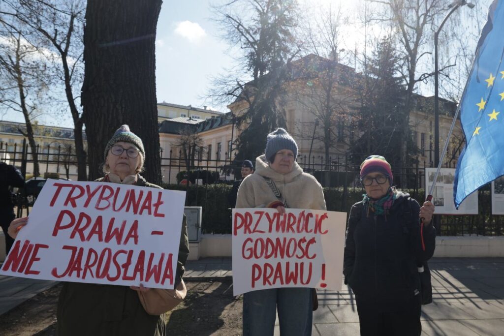 polonya anayasa mahkemesi nde i slevsizlik ve siyasi mudahaleler 65868