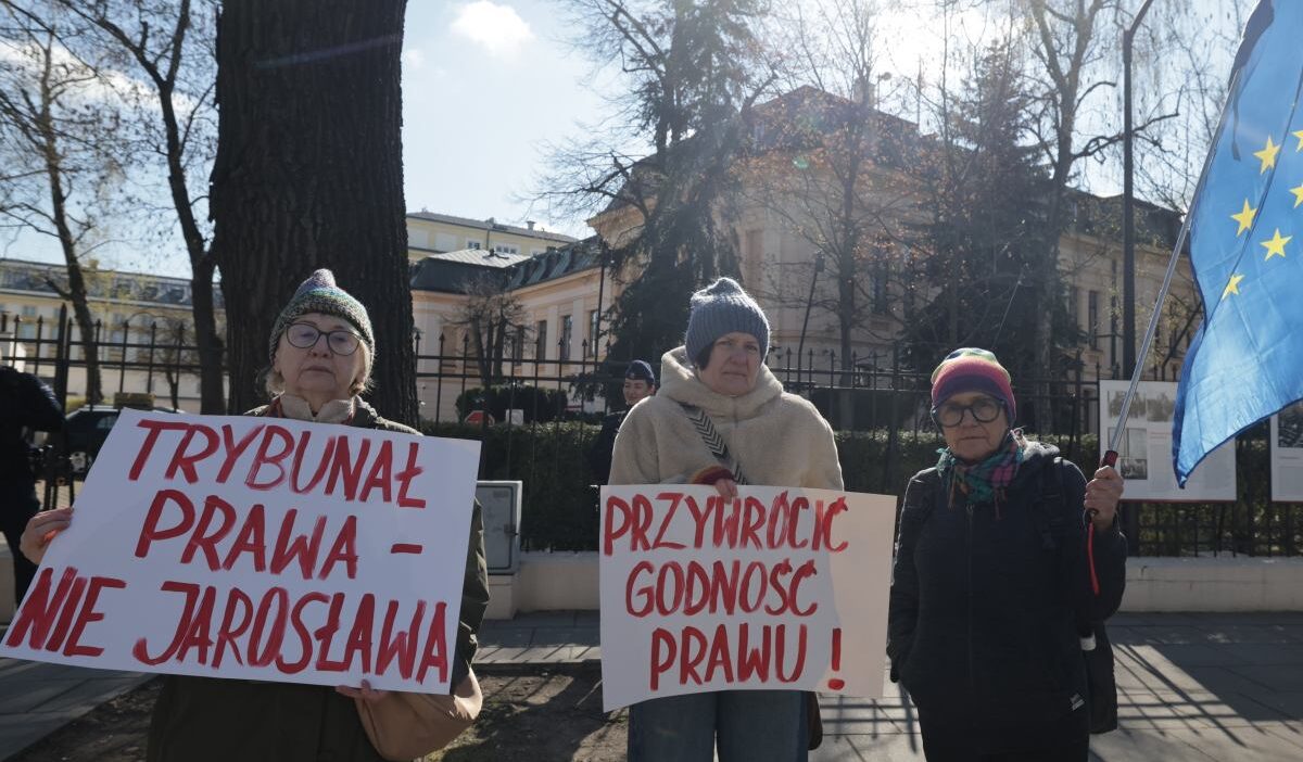 Polonya anayasa mahkemesi nde i slevsizlik ve siyasi mudahaleler 65868