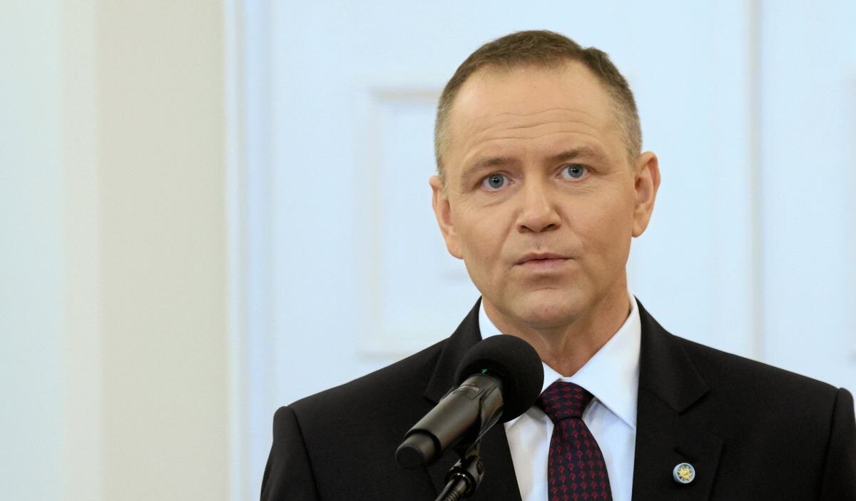 Polonya anayasa mahkemesi nde yemin krizi cumhurbaskani nawrocki nin tutumu tartisma yaratiyor 58252