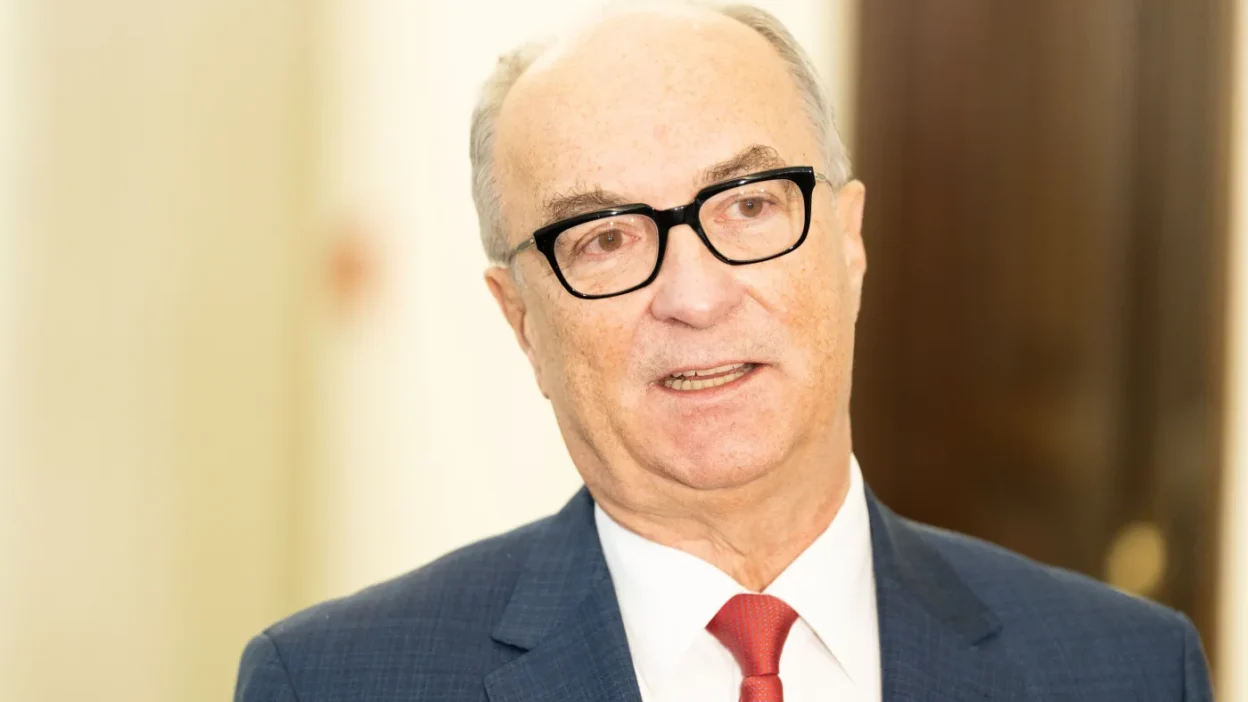 Polonya anayasa mahkemesi'nde yeni hakim seçimi süreci başlıyor 1 Polonya anayasa mahkemesi nde yeni hakim secimi sureci basliyor 61350