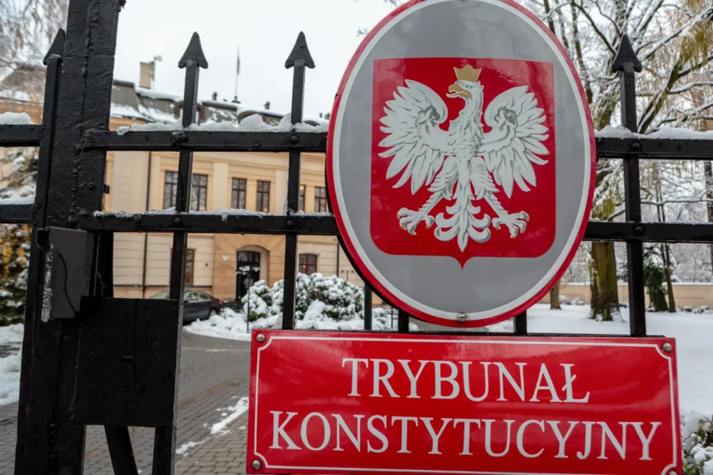 polonya anayasa mahkemesi nden krs yasasi na red 62538