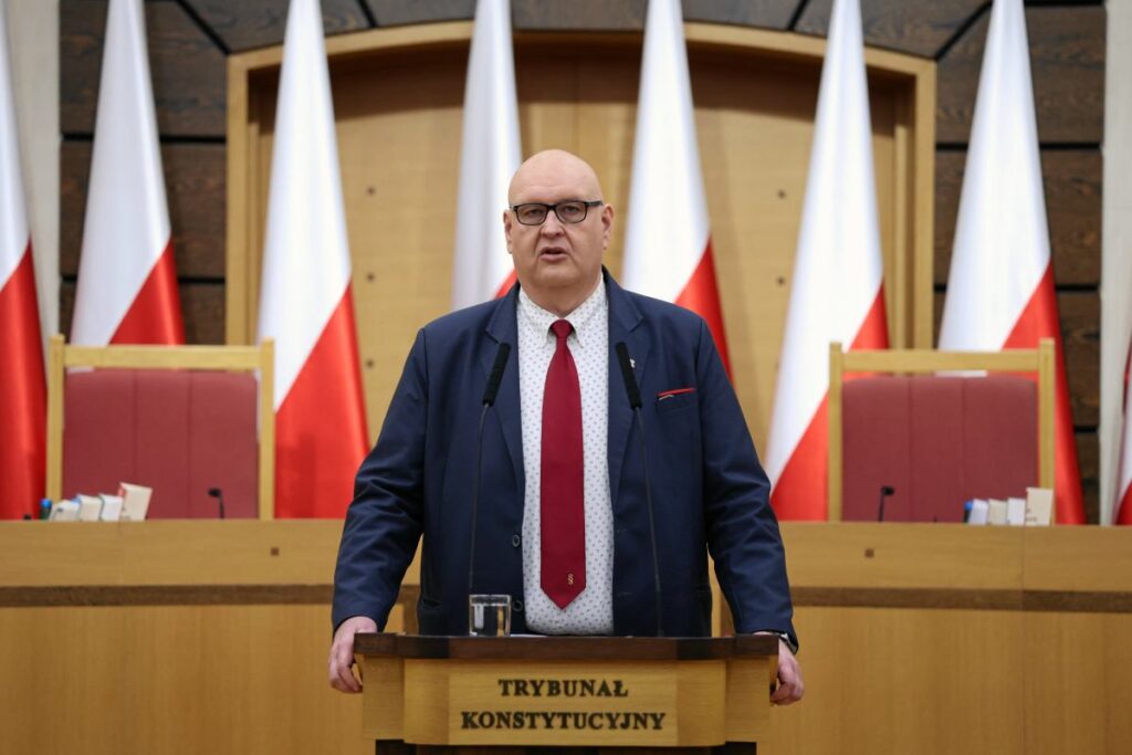 polonya anayasa mahkemesi ne guven dususte yargic yeminleri tartisma yaratiyor 64328