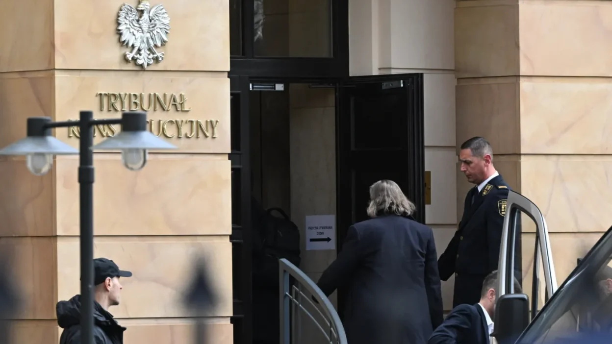 Polonya anayasa mahkemesi ne yeni uyeler yemin etti gerilim tirmaniyor 60195