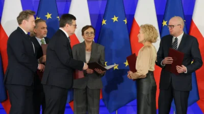 Polonya anayasa mahkemesi uyeleri yemin ederek goreve basladi 60173