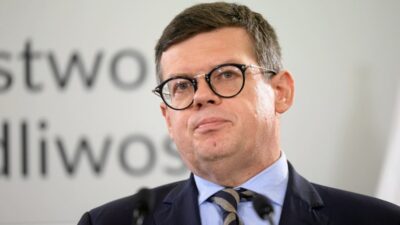 Polonya anayasa mahkemesi uyeleri yemin etme surecinde belirsizlik 57552