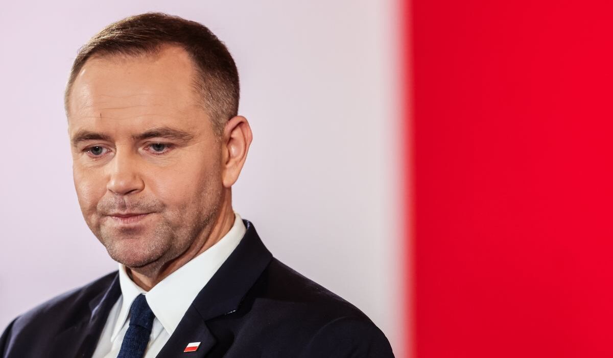 Polonya anayasa mahkemesi uyeleri yemin etti baskan nawrocki uyarilarda bulundu 58391