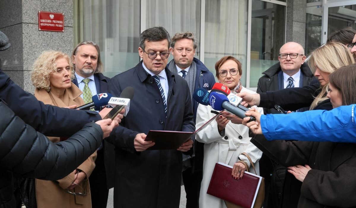 Polonya anayasa mahkemesi uyelerinin gorev durumu tartisma yaratti 61831