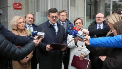 Polonya anayasa mahkemesi uyelerinin gorev durumu tartisma yaratti 61831