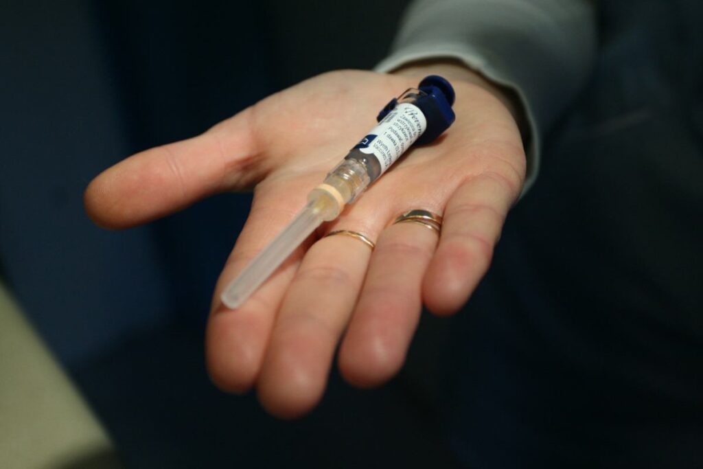 polonya basbakani tusk pis hukumetinin covid 19 asisi borcu ulkeye 6 milyar z oty maliyet getirecek 57777