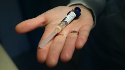 Polonya basbakani tusk pis hukumetinin covid 19 asisi borcu ulkeye 6 milyar z oty maliyet getirecek 57777