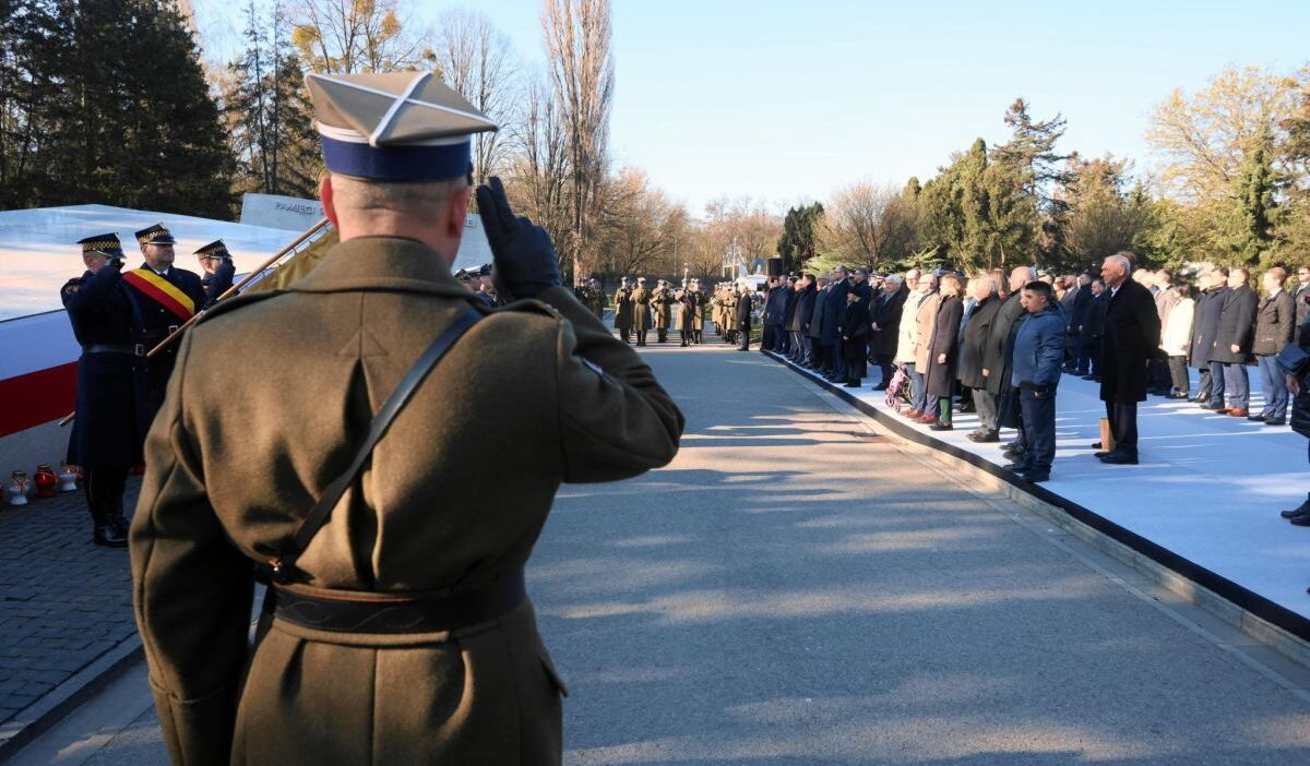 Polonya büyükelçisi ve heyeti katyn ve smolensk anıtlarını ziyaret etti 1 Polonya buyukelcisi ve heyeti katyn ve smolensk anitlarini ziyaret etti 60637