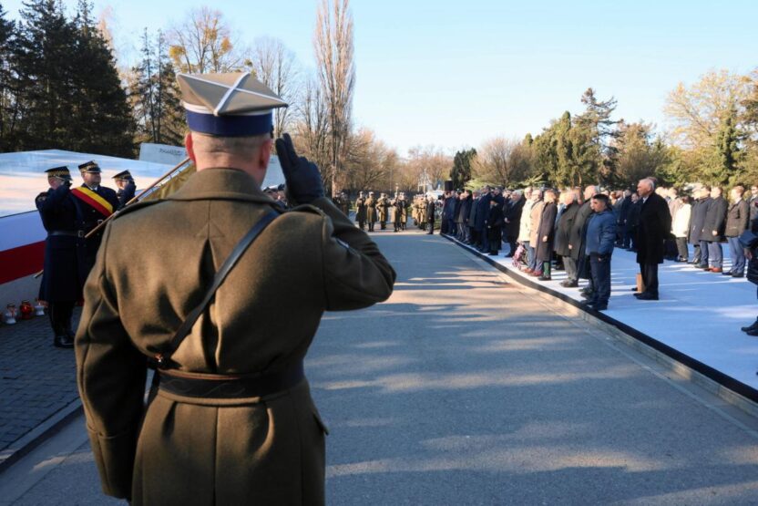 Polonya buyukelcisi ve heyeti katyn ve smolensk anitlarini ziyaret etti 60637