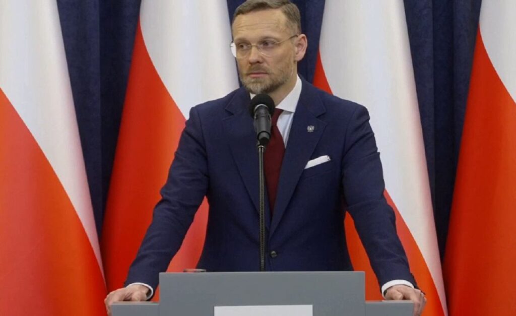 polonya cumhurbaskani anayasa mahkemesi uyelerinin yemin torenini kismen gerceklestirdi 57732