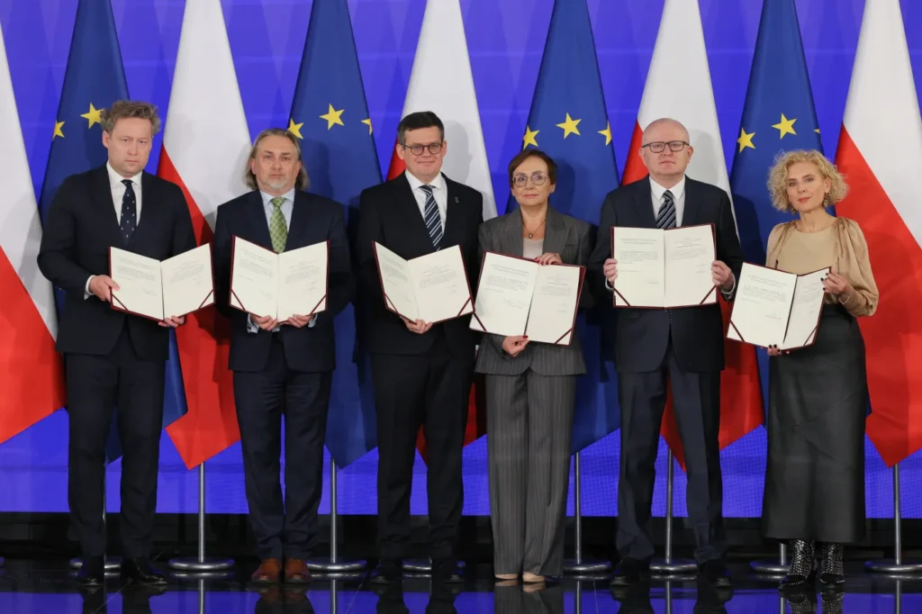 polonya cumhurbaskani anayasa mahkemesi uyelerinin yeminini gecersiz saydi 60233