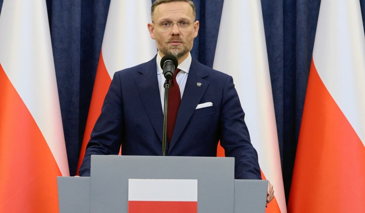 Polonya cumhurbaskani i ki anayasa mahkemesi hakimi yemin ettirdi kalan dort hakimin durumu belirsiz 57697