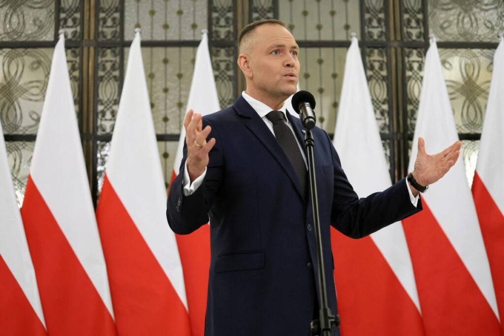 polonya cumhurbaskani nawrocki i stihbarat teskilati mensuplarina atamalar ve nisanlar verdi 62118