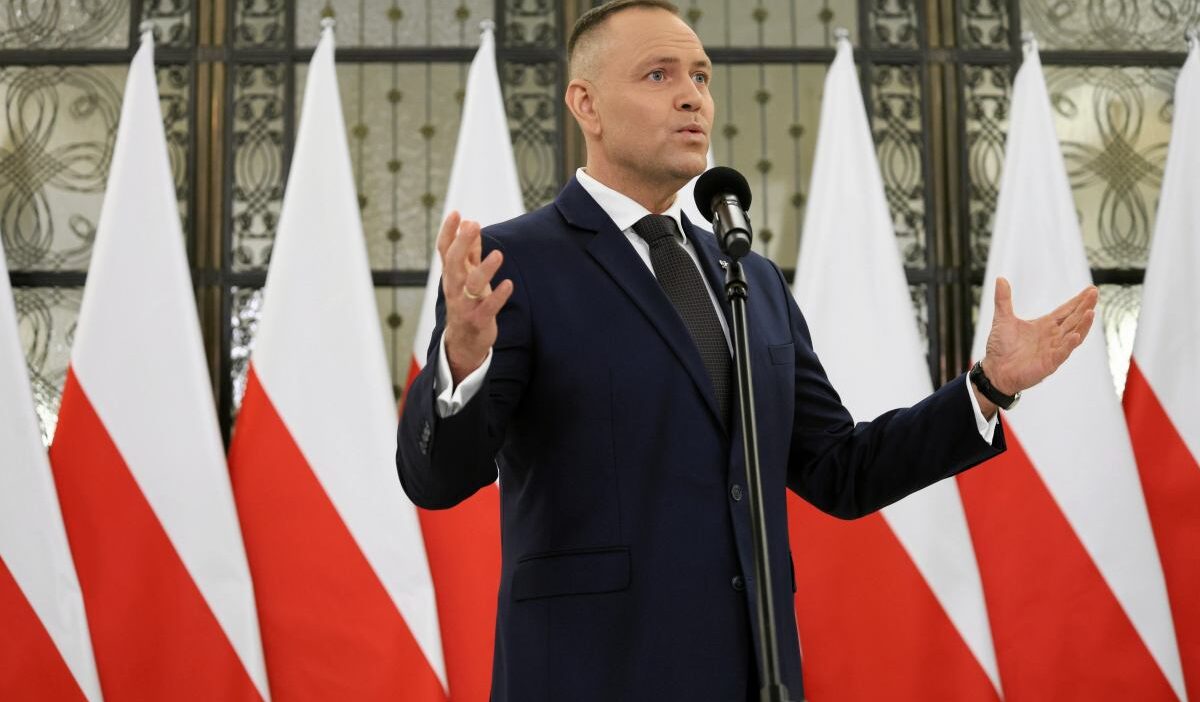 Polonya cumhurbaskani nawrocki i stihbarat teskilati mensuplarina atamalar ve nisanlar verdi 62118