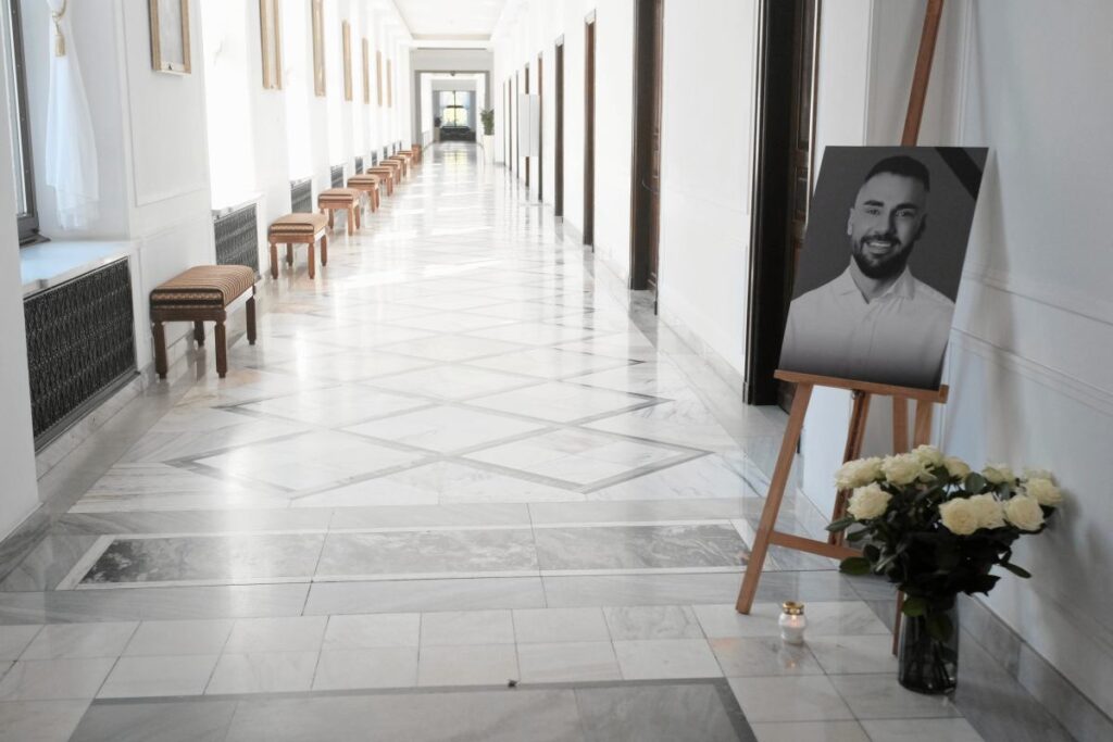 polonya cumhurbaskani nawrocki trafik kazasinda hayatini kaybeden milletvekili litewka ya olumunden sonra nisan verdi 66895