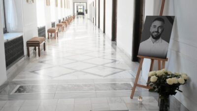 Polonya cumhurbaskani nawrocki trafik kazasinda hayatini kaybeden milletvekili litewka ya olumunden sonra nisan verdi 66895