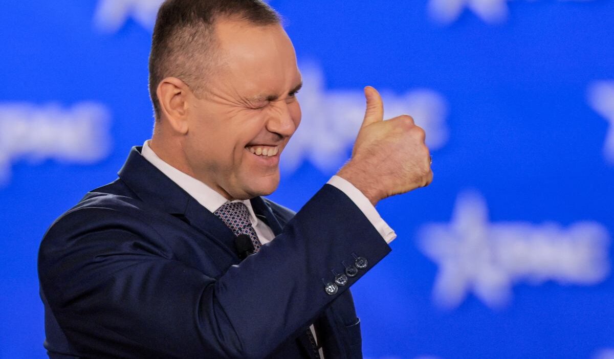 Polonya cumhurbaskanligi nin kamuoyu arastirmalari i cin yaptigi harcamalar arastirma konusu oldu 60257