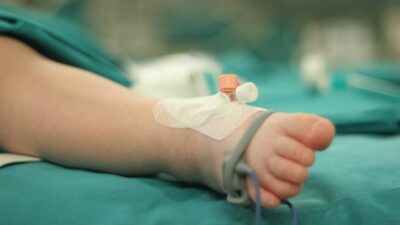 Polonya da 5 aylik bebek supheli yaralanmalarla hastaneye kaldirildi 3 kisi gozaltinda 58719