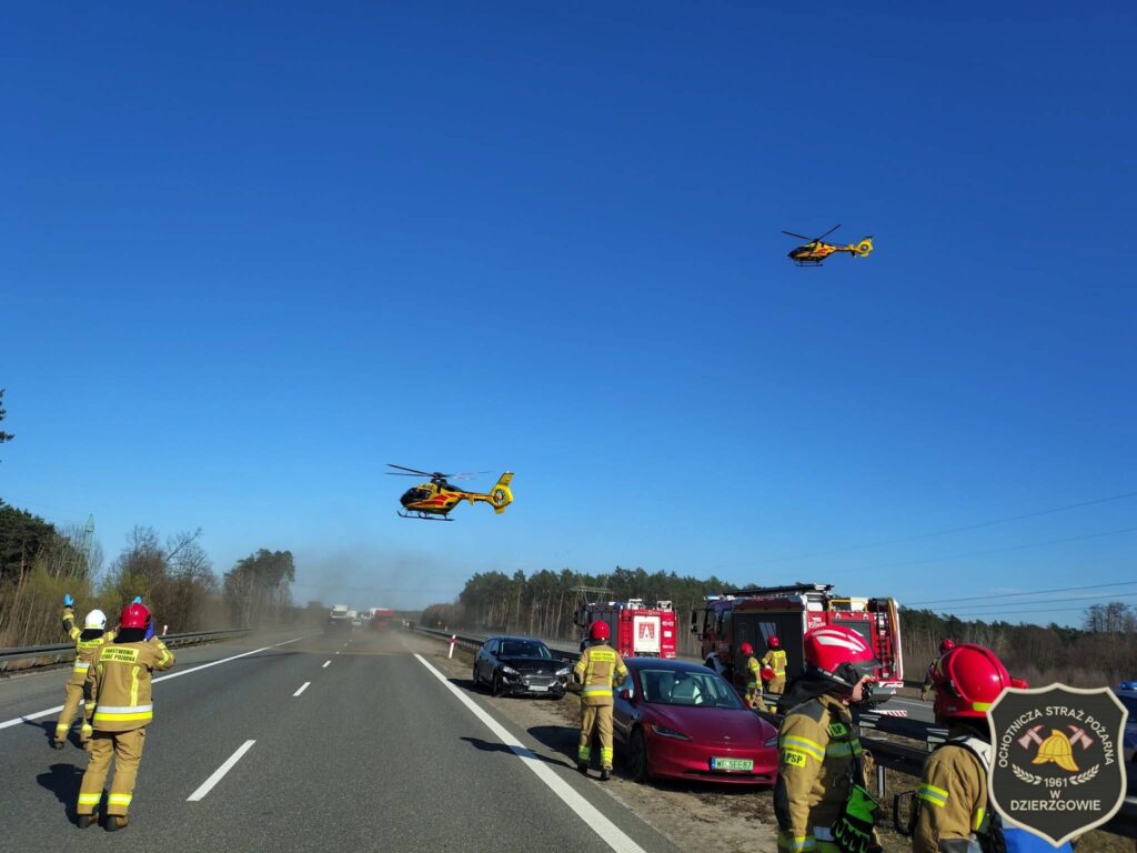 polonya da a2 otoyolunda alti aracli zincirleme kaza 57847