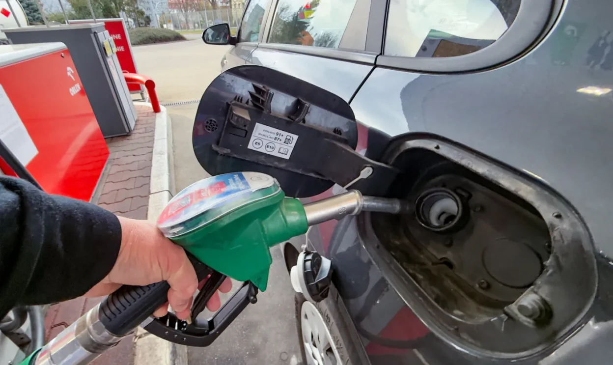 Polonya da akaryakit fiyatlari dusmeye devam ediyor 62524