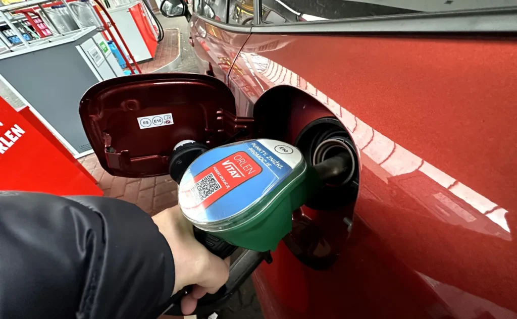 polonya da akaryakit fiyatlari yukseliste dizel 8 z otiy e yaklasiyor 58737