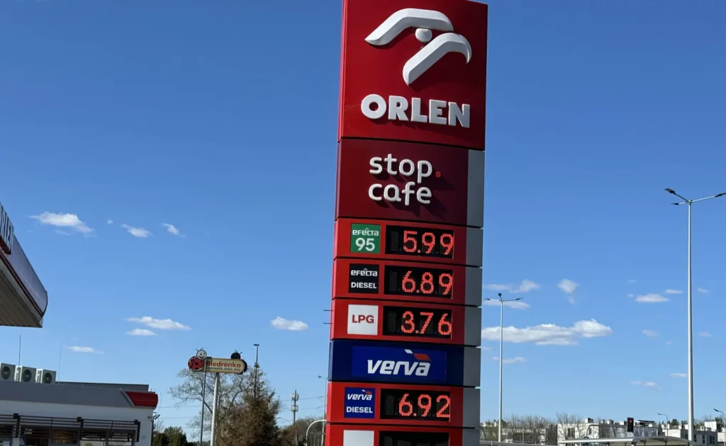 polonya da akaryakit fiyatlarina yeni duzenleme hafta sonu dolumlari pahalilasacak 65951