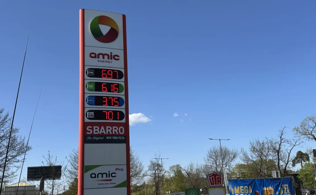 polonya da akaryakit fiyatlarina yukselis yeni maksimum fiyatlar belirlendi 66759