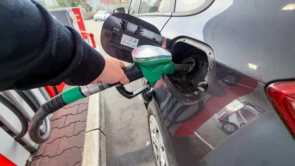 polonya da akaryakit fiyatlarinda es zamanli artis ve azalis 59754